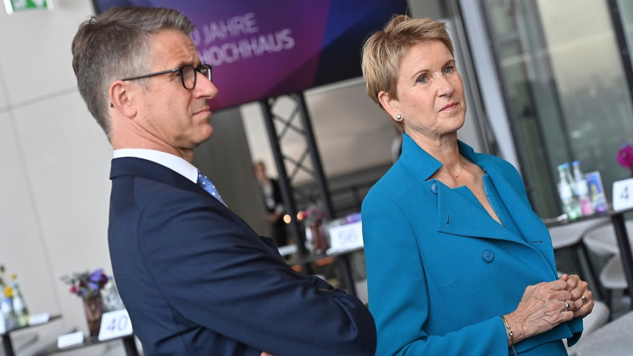 Sourozenci Susanne Klattenová a Stefan Quandt drží podle odhadu èasopisu Manager Magazin majetek v hodnotì pøes 33 miliard eur.