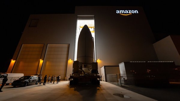 Týden s technologiemi: Amazon spouští konkurenci pro Starlink. Po letech plánování má projekt Kuiper první satelity na orbitu