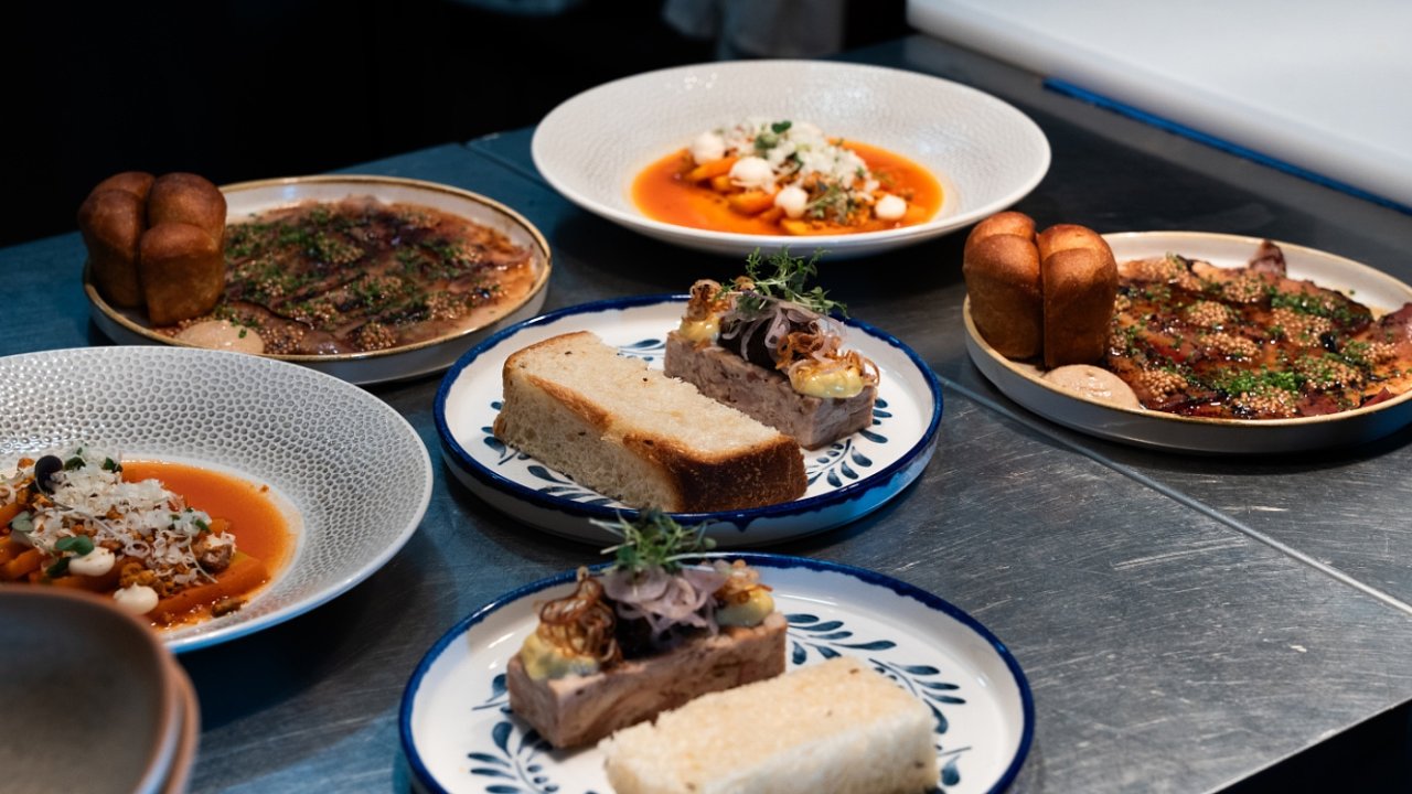 Restaurace Kamin, N�m�st� M�ru 16, Praha 2