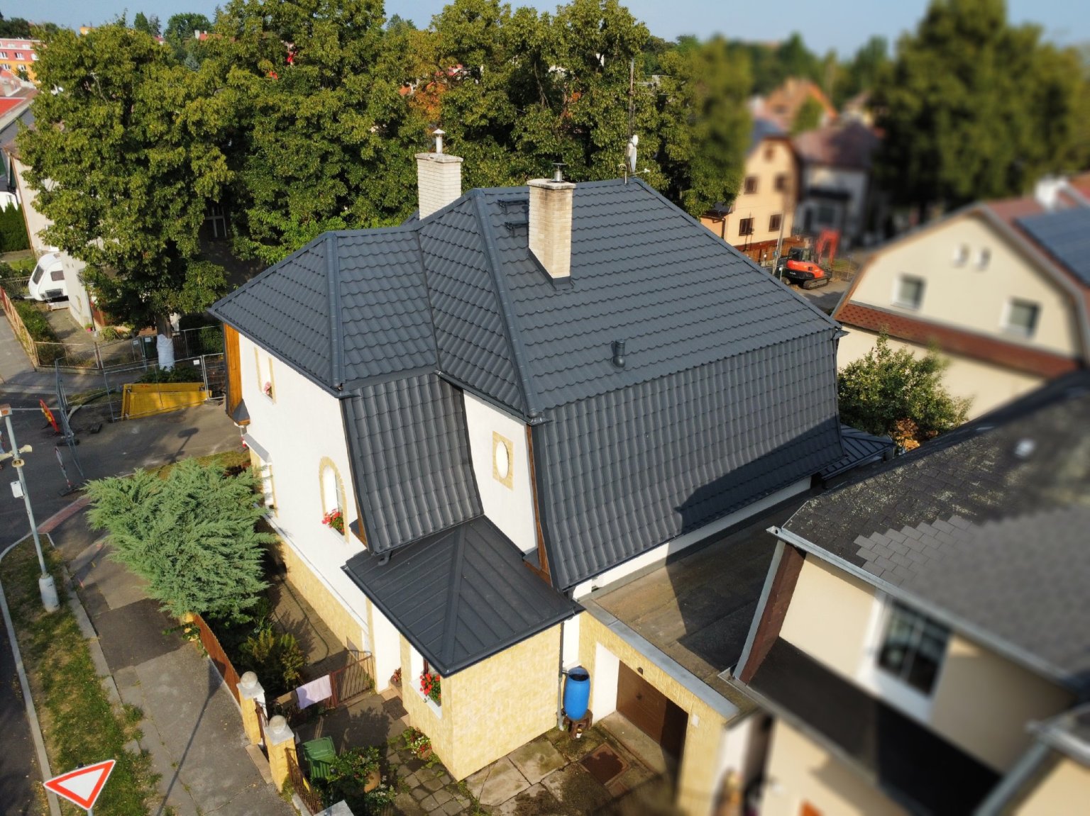 Lehké krytiny SATJAM díky své subtilnosti usnadňují přepravu i pokládku. (Foto: Satjam) Lehké krytiny SATJAM díky své subtilnosti usnadňují přepravu i pokládku.