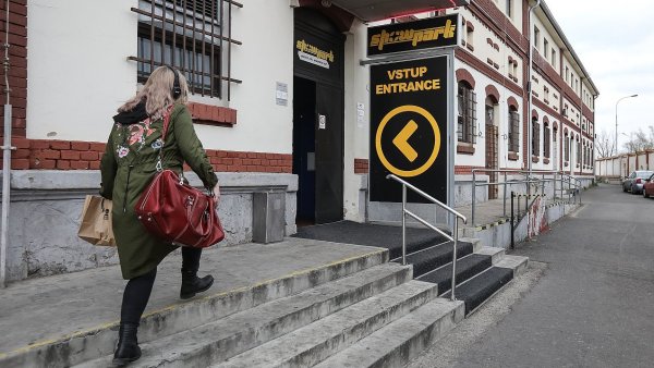 Místo nevěstince kanceláře. Praha plánuje opravu haly 18 v Holešovické tržnici za 260 milionů korun