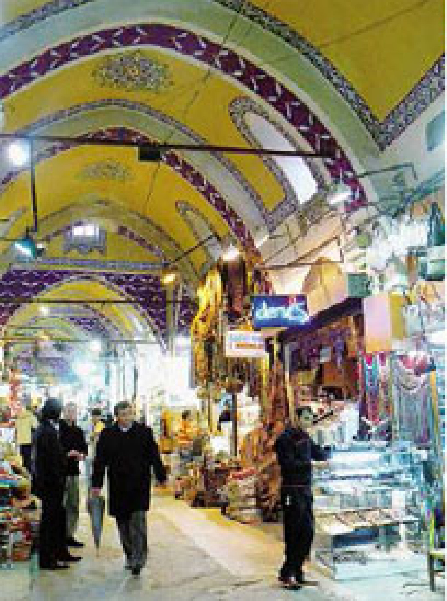Instabul_Velky_bazar.jpg Velký bazar připomíná svou velikostí menší město.