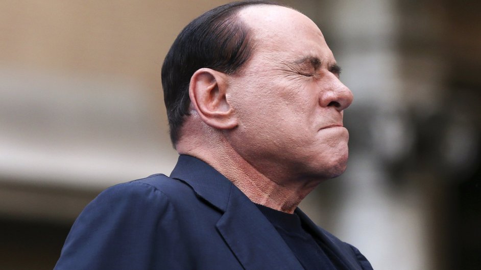 Soud uloil Berlusconimu prci v domov dchodc.