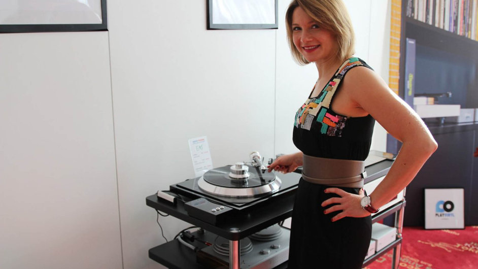 esk gramofony vUSA:fka firmy EAT Jozefna Lichtenegger vystavovala na CES luxusn esk gramofony. DoLas Vegas pivezla tak levnj model C-Sharp.