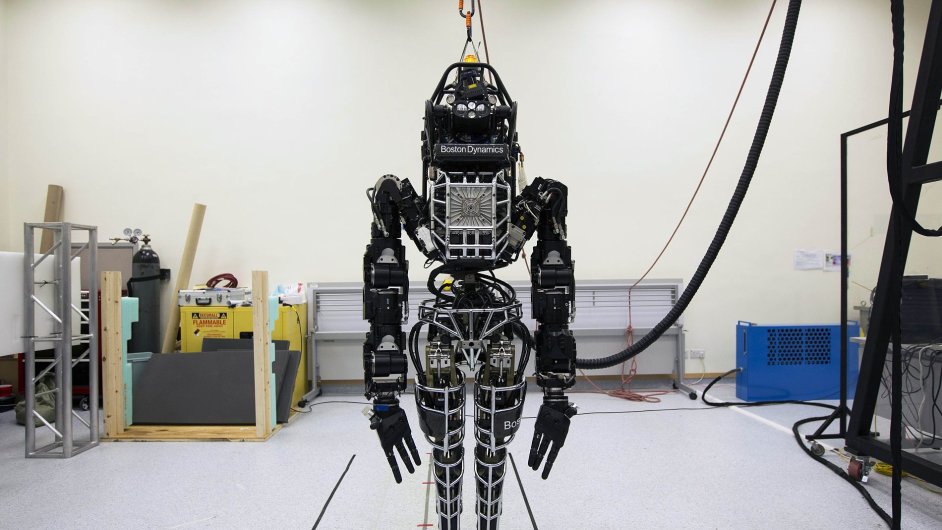 Robot Atlas vyvinut spolenost Boston Dynamics ze skupiny Alphabet.