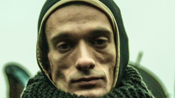 Pjotr Pavlenskij (na sn&iacute;mku) Rusko opustil se svou partnerkou v prosinci.