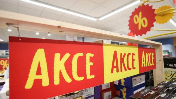 Slevy jako &scaron;patn&yacute; vtip. Pod&iacute;vejte se, na co n&aacute;s l&aacute;kaj&iacute; obchodn&iacute;ci