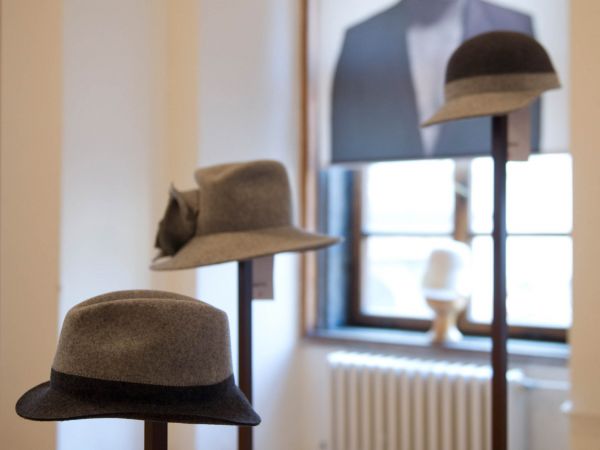 Pilotn&iacute;ho projektu Worth Partnership Project se p�ed n�kolika lety z&uacute;�astnil �esk&yacute; v&yacute;robce klobouk� Tonak.