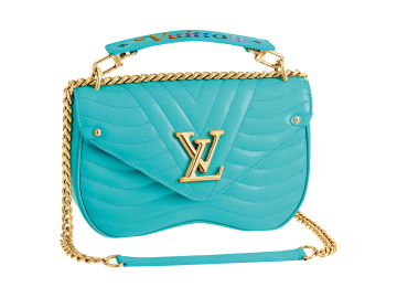 Kabelka z nové kolekce Louis Vuitton z hladké prošívané telecí kůže v zářivě tyrkysové barvě aspiruje na nejoblíbenější kousek vašeho šatníku.