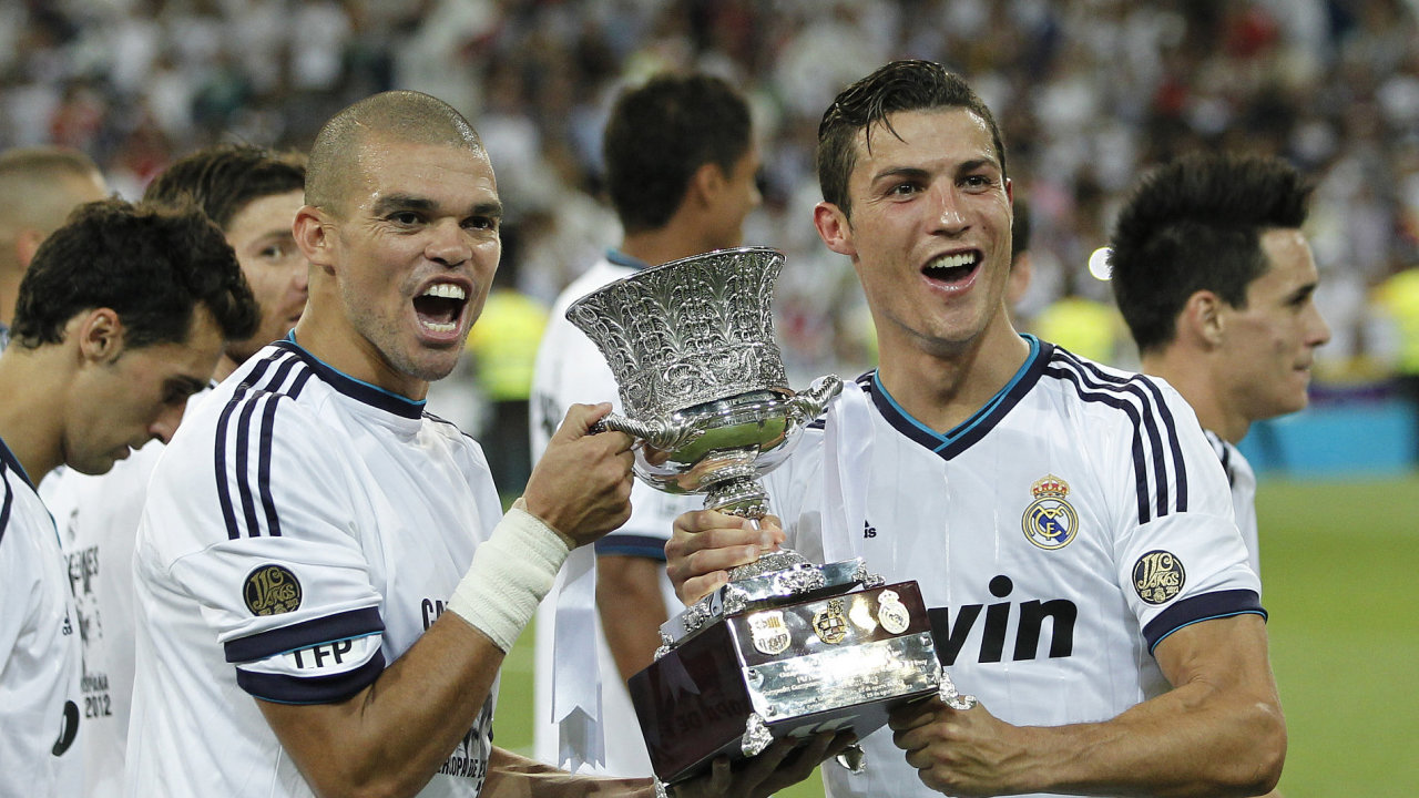 Pepe (vlevo) a Cristiano Ronaldo