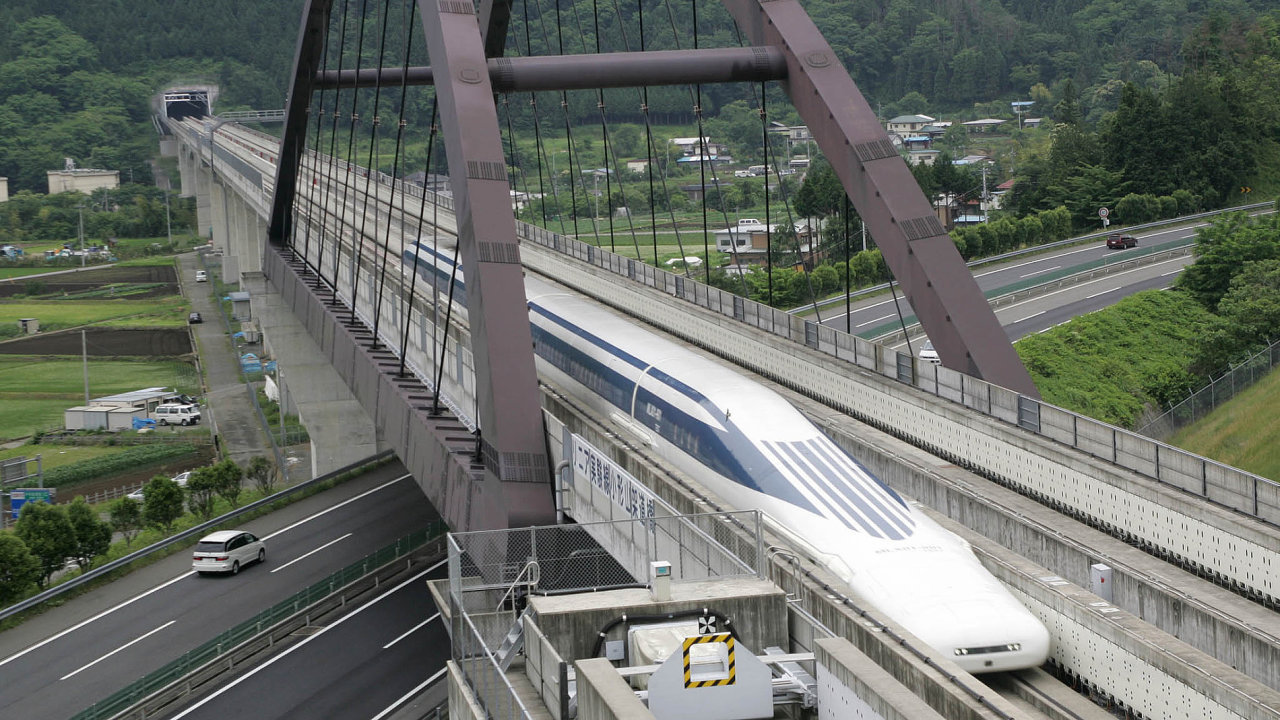 Japonský Maglev, nejrychlejší vlak na svìtì, který dosáhl rekordní rychlosti 603 kilometrù za hodinu, potøebuje ke své levitaci extrémní chlazení. Nový objev to má údajnì zmìnit.