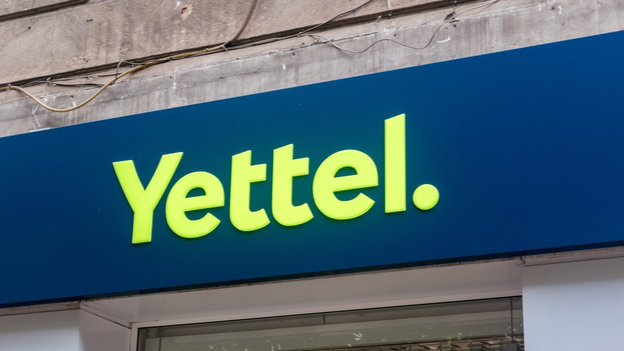 Logo spoleènosti Yettel, telekomunikaèní spoleènost