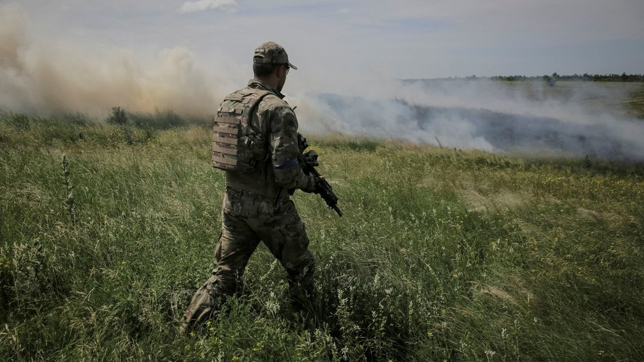 Ukrajinsk vojk pobl frontov linie v Donck oblasti