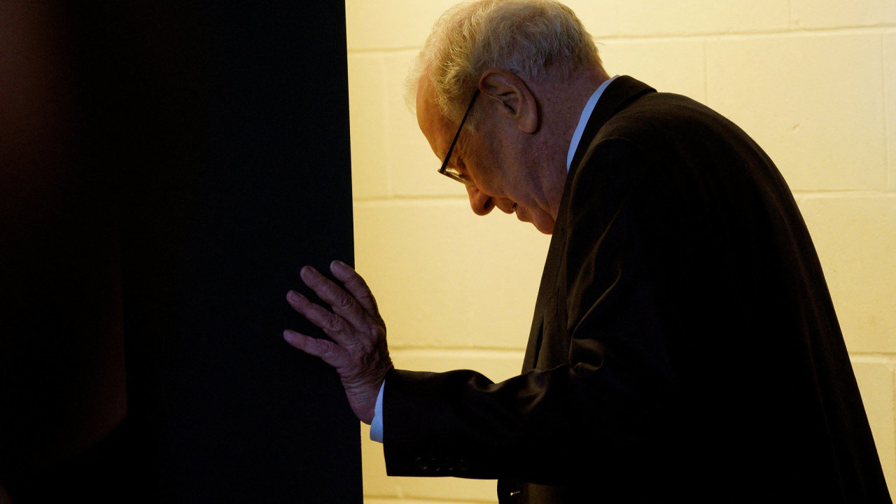 Warren Buffett si uvdomuje, e u mu pli asu nezbv. Potvrdil proto jmno svho nstupce v ele spolenosti Berkshire Hathaway