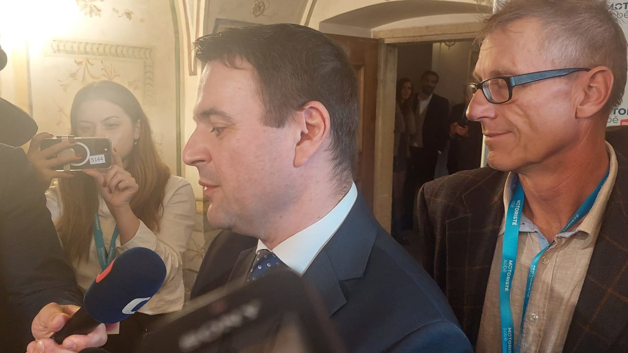 Pedseda strany Motorist sob Petr Macinka.