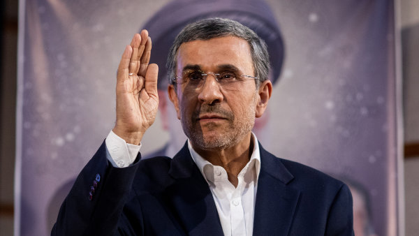 Mahm�d Ahmad�ne��d, ir�nsk� politik