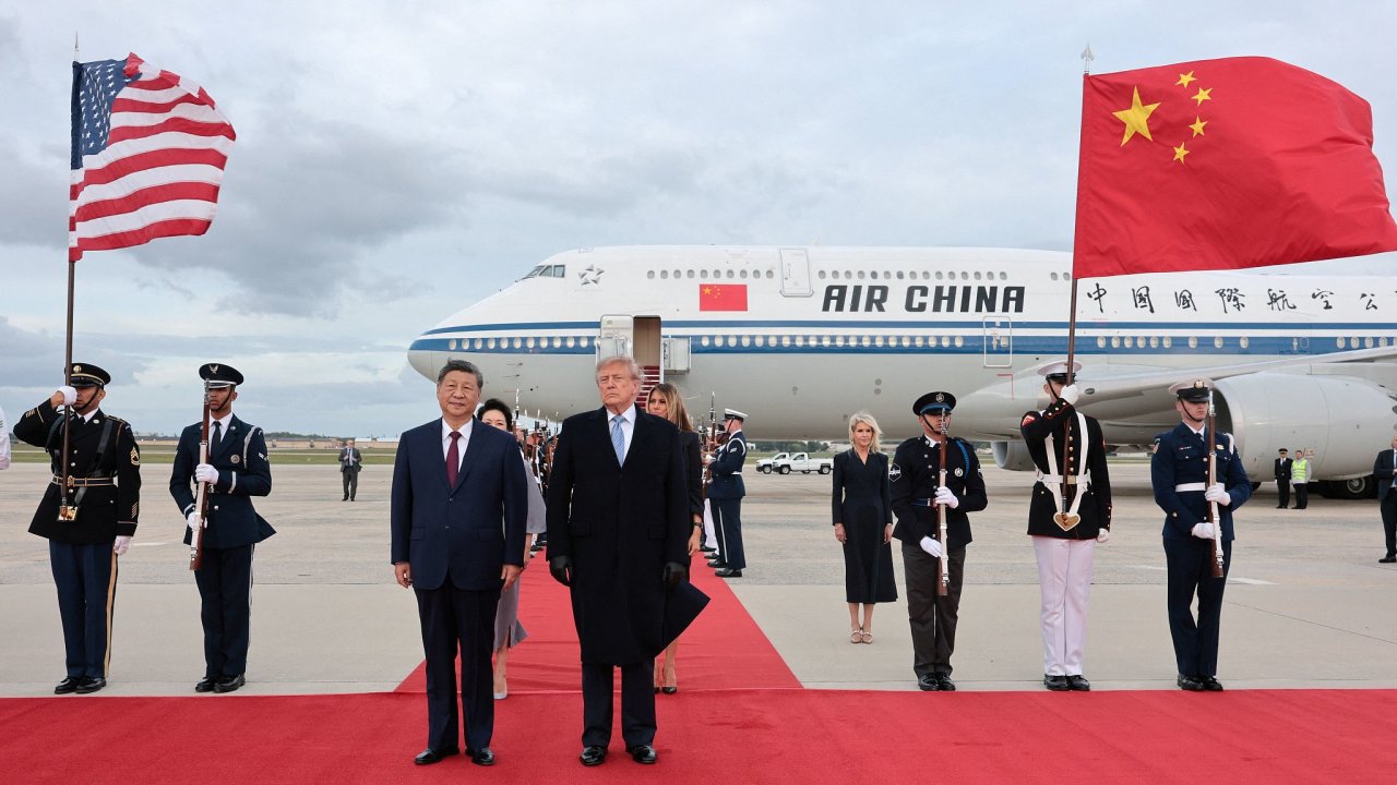 Trump p�iv�tal Siho osobn� u� na leti�tn� plo�e a ne a� v B�l�m dom�, jak je...