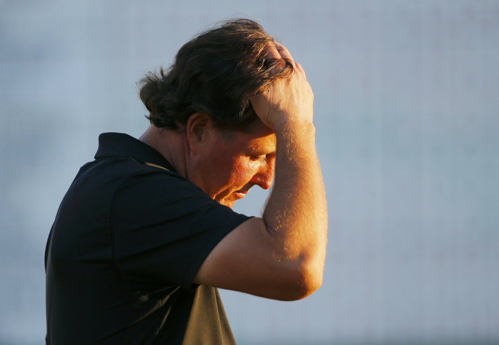 1. den v Augustě Americký golfista Phil Mickelson z poslední rány v 1. kole výraznou radost neměl.