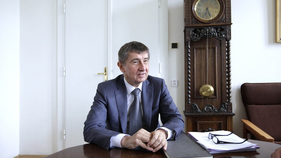 Ministr financ Andrej Babi.