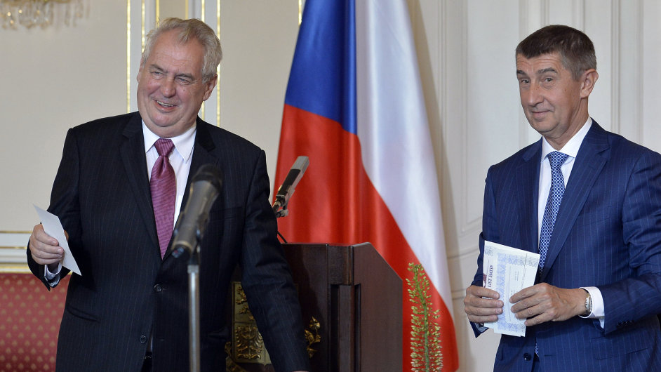Prezident Milo Zeman (vlevo) a ministr financ Andrej Babi