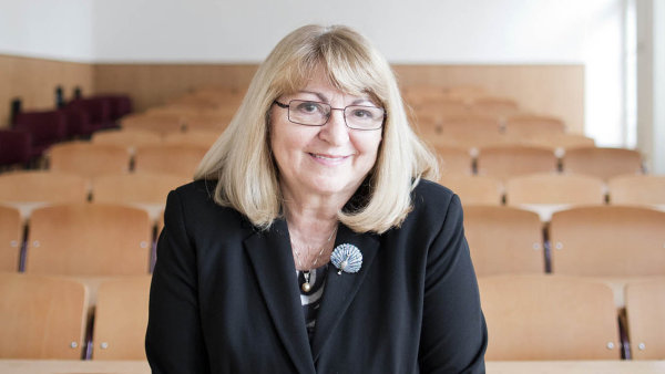 Rektorka a zakladatelka VŠFS Bohuslava Šenkýřová láká do Prahy studenty z ciziny.
