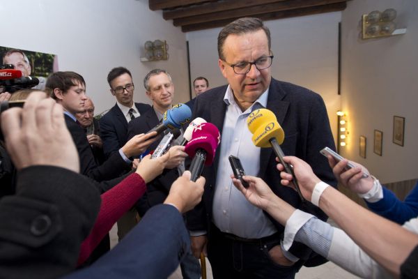 Ministr pr�myslu a obchodu Jan Ml&aacute;dek.