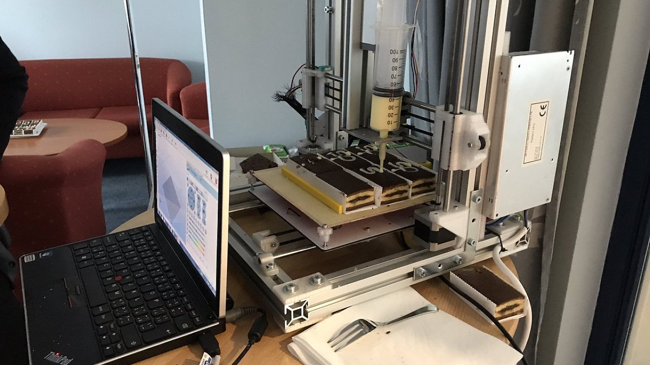 Spojen vvoje a praxe. 3D tisk najde uplatnn i v potravinskm prmyslu.