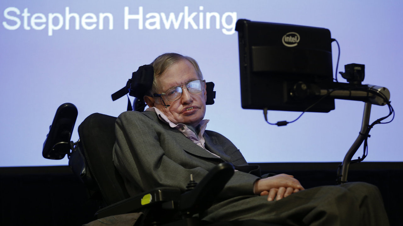 Profesor Stephen Hawking na tiskov konferenci v prosinci v Londn