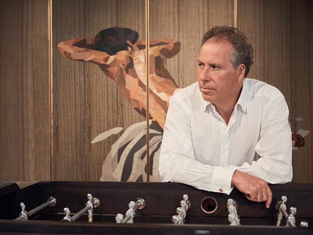David Linley, designér nábytku a majitel nábytkářské firmy Linley
