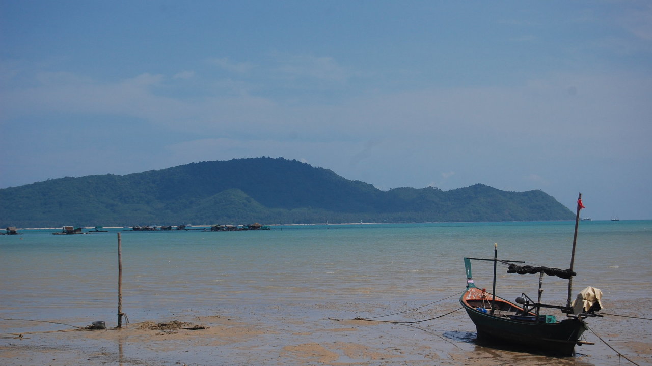 Ostrov Phuket v Andamanskm moi na jihozpad Thajska pat k nejvtm turistickm magnetm v regionu.