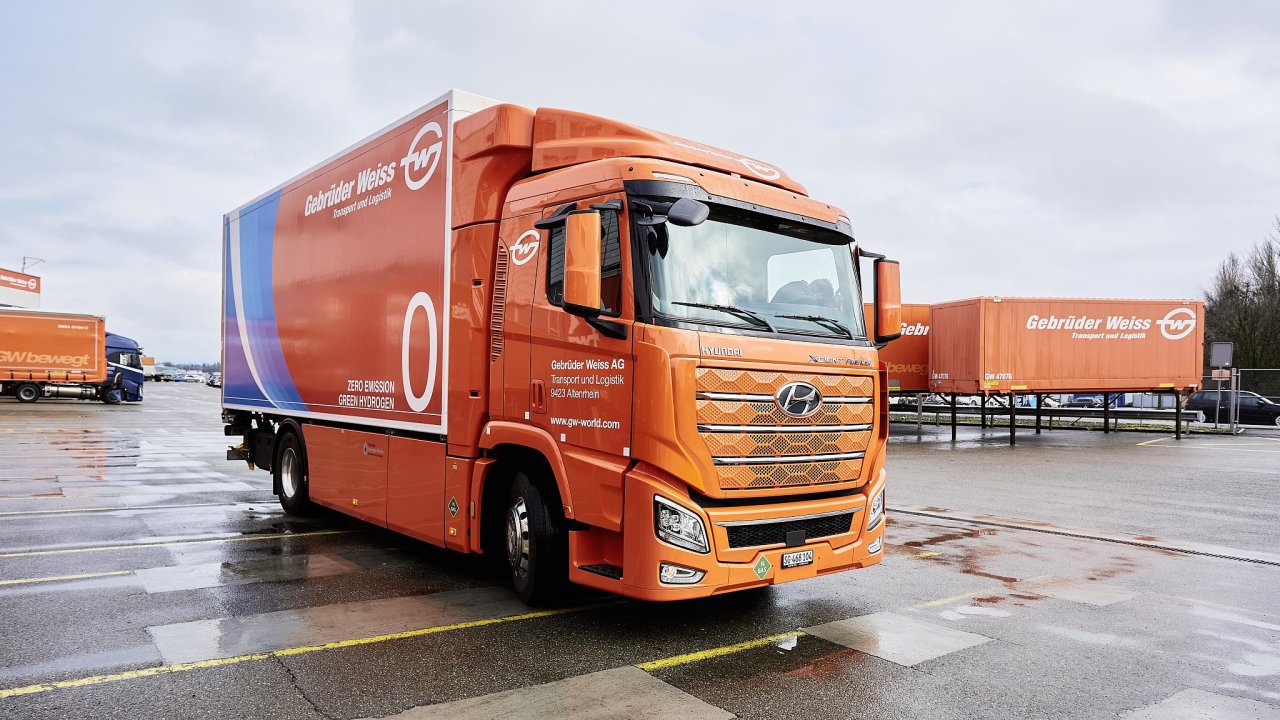 Gebrüder Weiss investuje do řady nákladních vozidel s nízkými emisemi. Na obrázku vlastní hydrogen-truck společnosti.