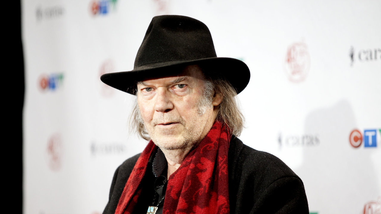 Neil Young vloni zskal ti kanadsk ceny Juno Awards.