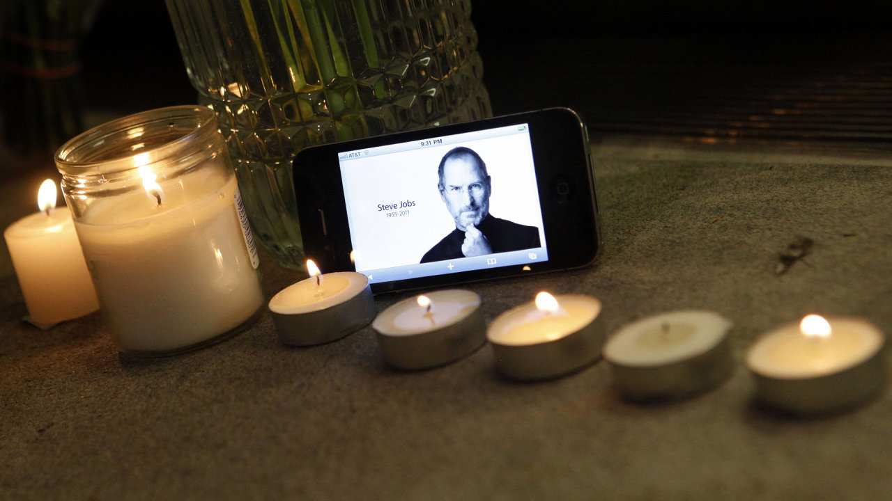 Pocta Steveu Jobsovi od fanouk v New Yorku