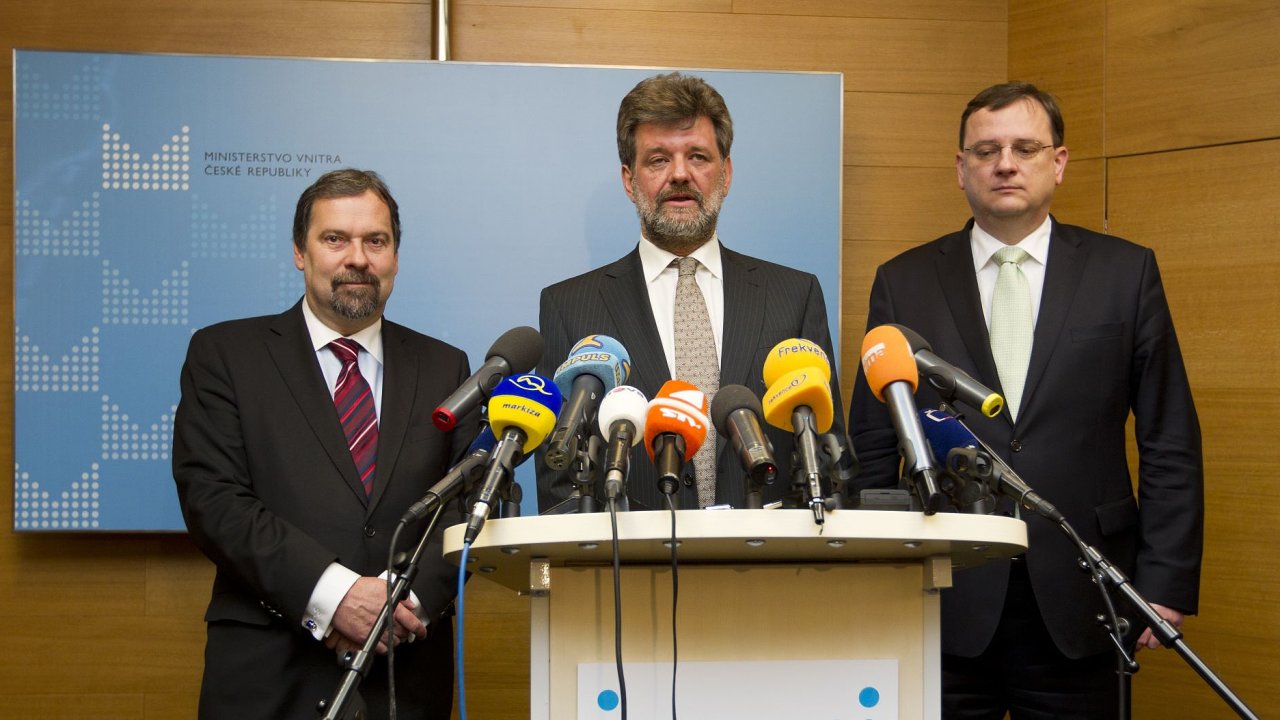 Audit zadal jet bval ministr vnitra Radek John (vlevo). Co na jeho vsledky k Jan Kubice?