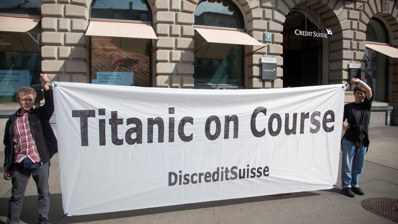 Titanic na projížïce potkal svùj ledovec. „Discredit“ Suisse mìlo problém s reputací dlouhodobì, konec nastal až s nárùstem nervozity na bankovním trhu.