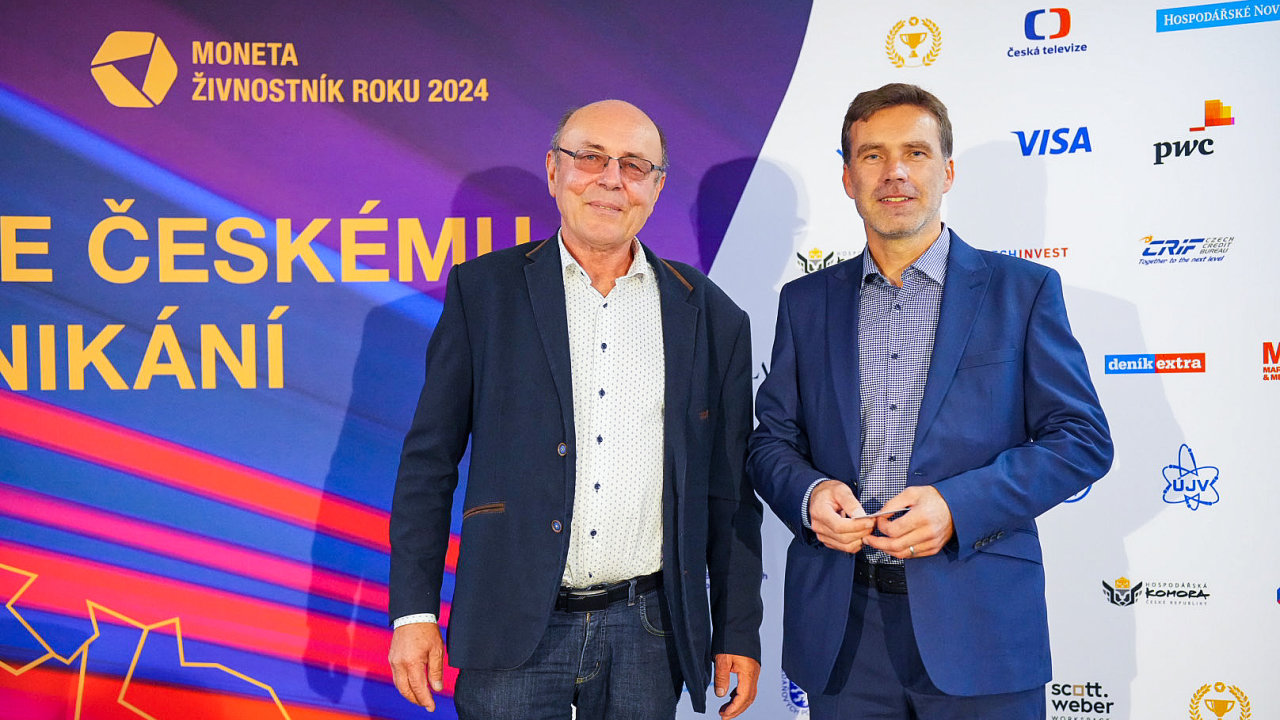 V Krlovhradeckm kraji se Firmou roku 2024 stala spolenost LabMediaServis, kterou zaloil Tom Krej (vlevo). ivnostnkem roku 2024 je umleck ezb Pavel pelda (vpravo).