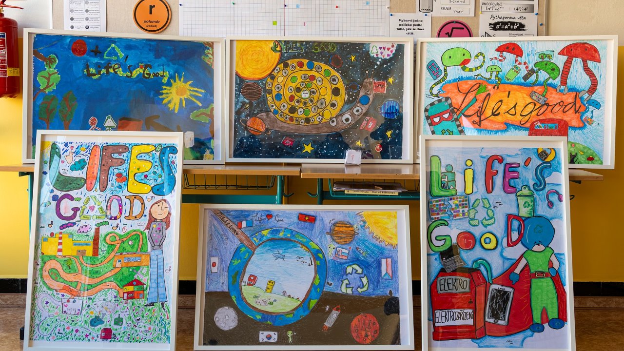 Komer�n� �l�nek