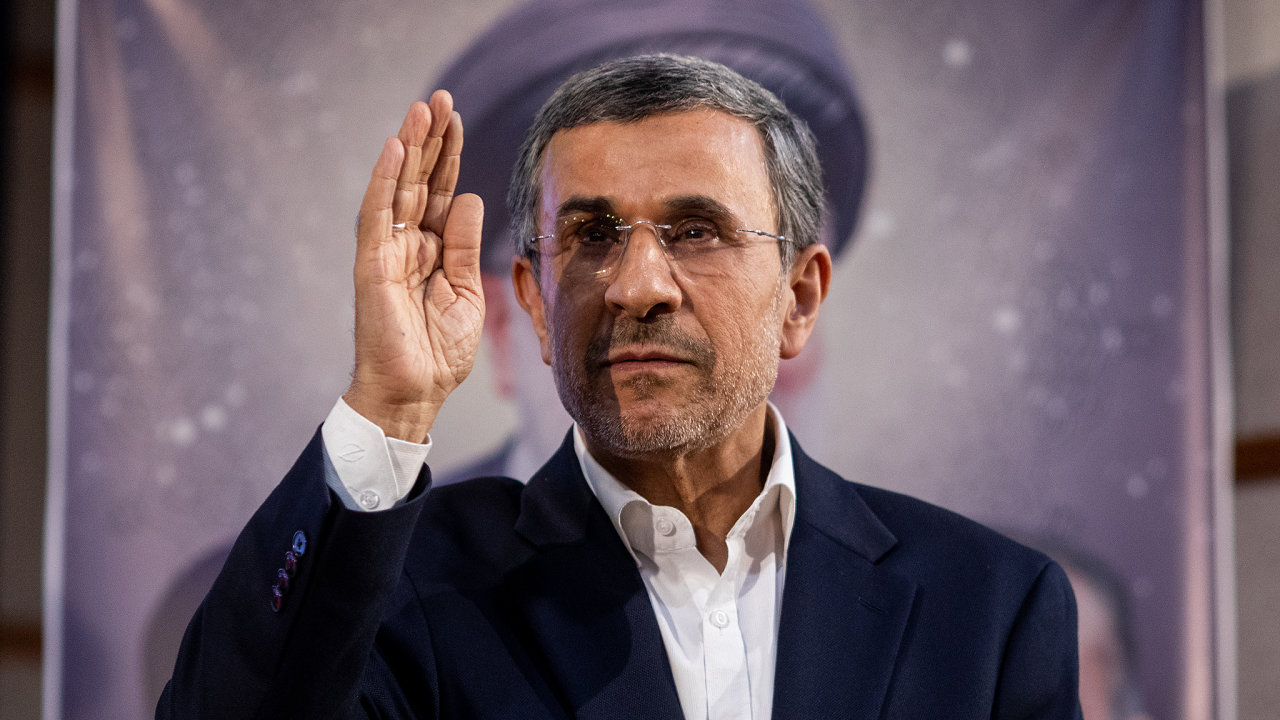 Mahm�d Ahmad�ne��d, ir�nsk� politik
