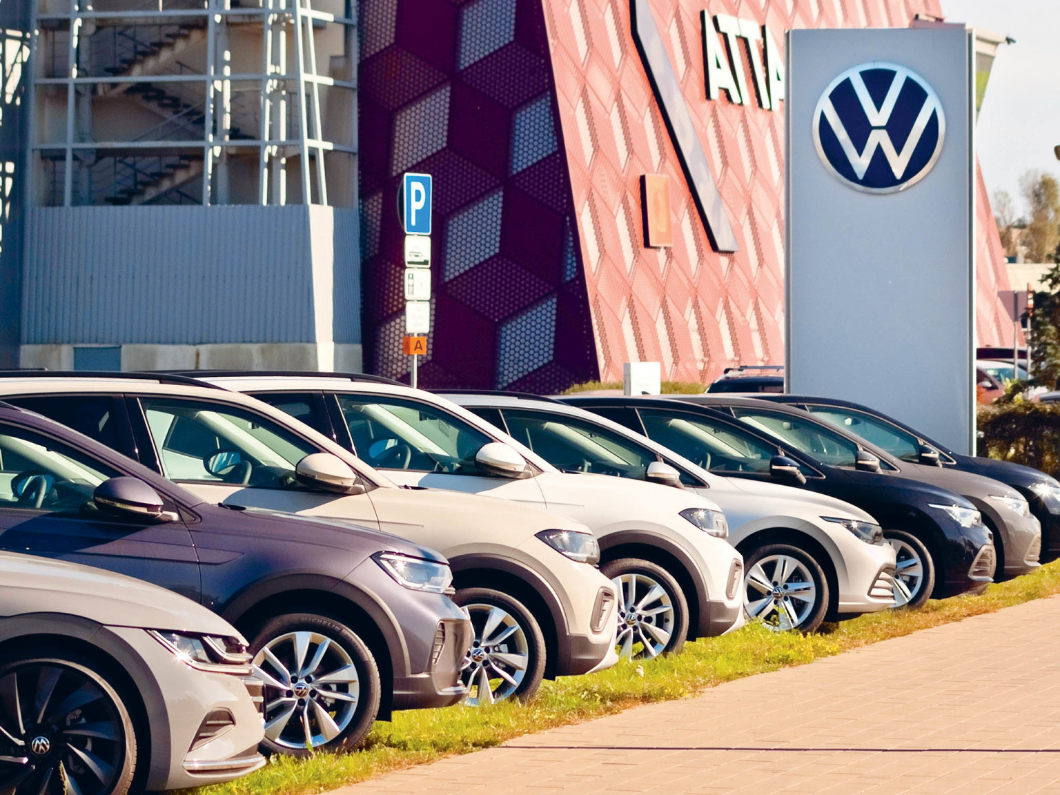 Volkswagen podle odbor� zmraz� mzdy