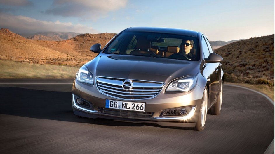 Opel Insignia 2.0 CDTI ujede podle vrobce na jednu ndr tm 1900 km.