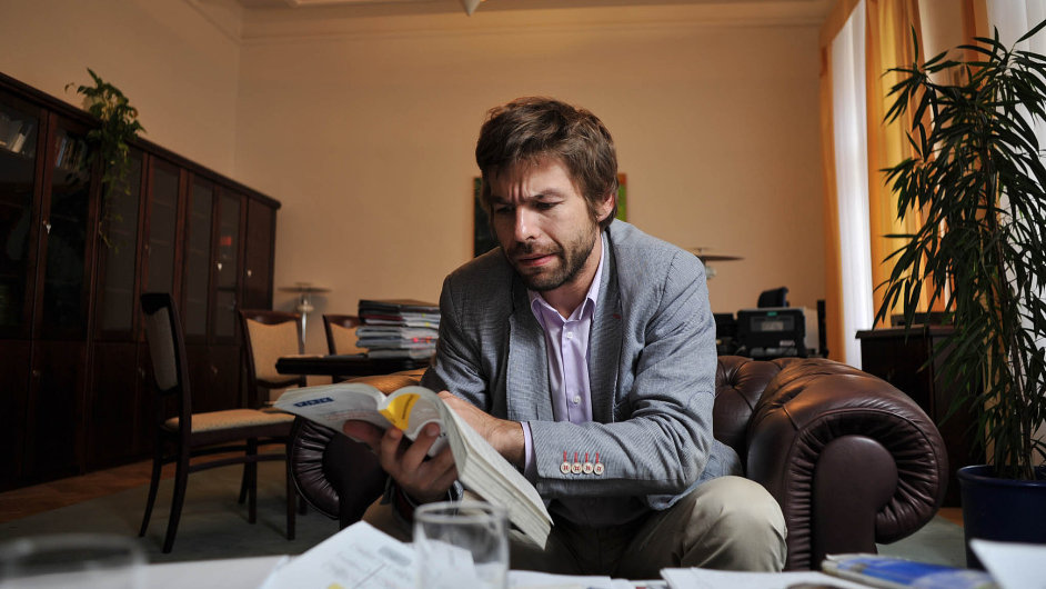 Stelec z praxe: Kandidt na post ministra spravedlnosti, Robert Pelikn, piel do sttnch slueb z advokacie.
