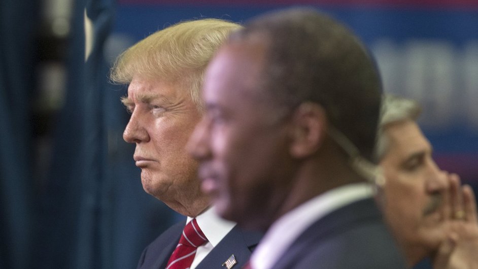 Donald Trump a Ben Carson na tet debat republikn