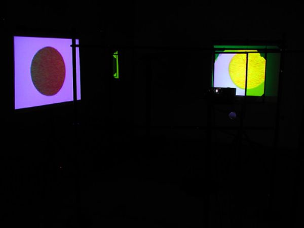 Sn&iacute;mek z instalace Light Revisited - Noisefields um�lce Woodyho Va&scaron;ulky.