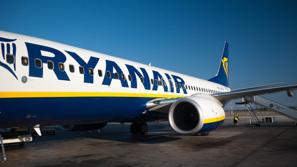 Z Pardubic do Londýna. Nízkonákladové aerolinky Ryanair začnou od října třikrát týdně létat z východočeského města na letiště Stansted - Ilustrační foto.