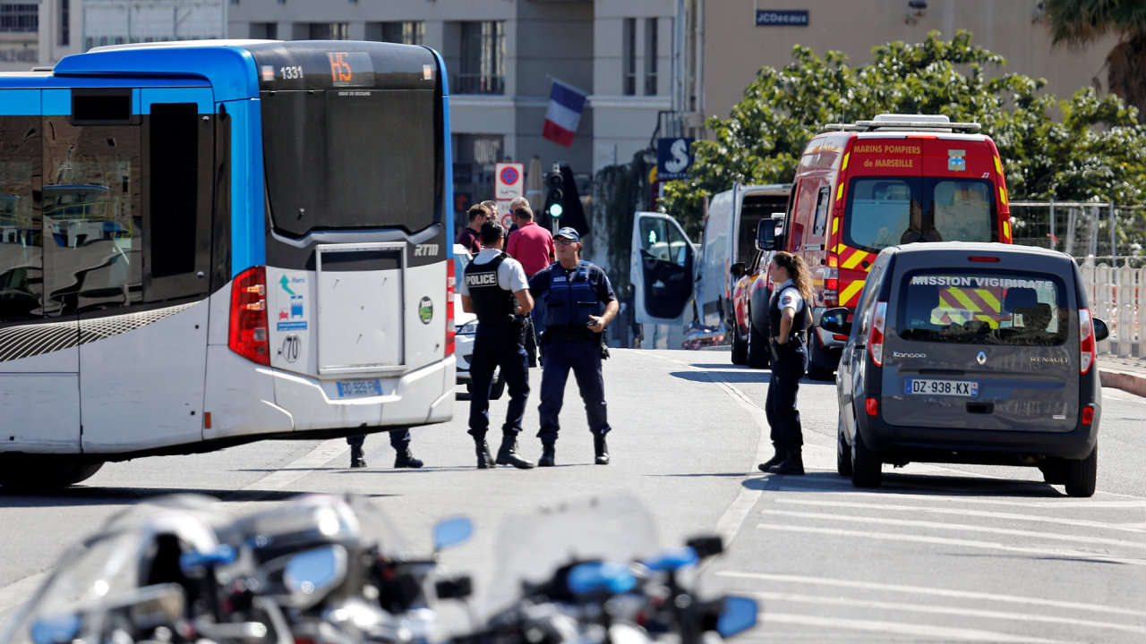 Policie zatm nev, zda v Marseille lo o nehodu, nebo o mysl.