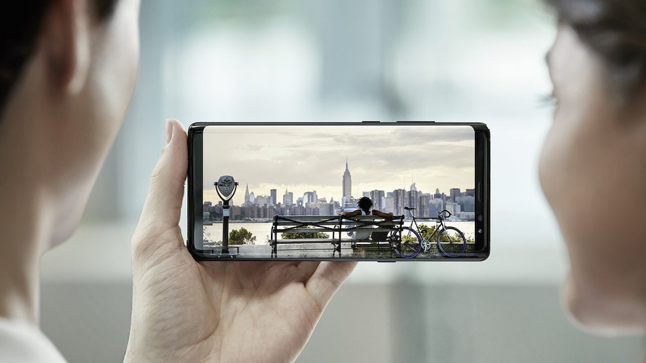 Galaxy Note 8 boduje designem, kvalitou displeje i fotoapartem.