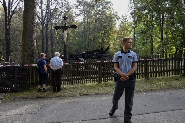 Kostel Bo�&iacute;ho t�la v T�inci. Po�&aacute;r.