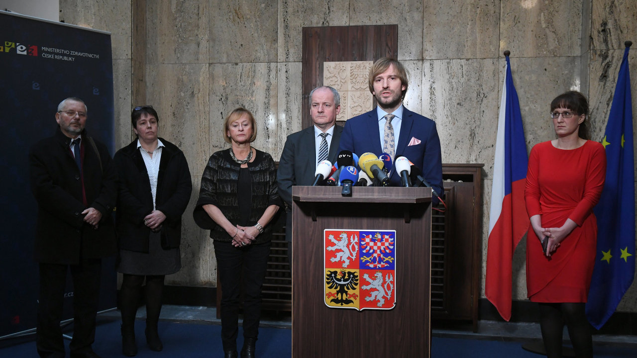 Ministr zdravotnictv Adam Vojtch vystoupil ve tvrtek v Praze na tiskov konferenci po jednn stedn epidemiologick komise kvli koronaviru.