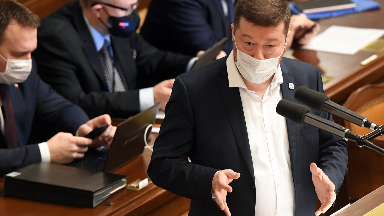 Opozièní SPD a její šéf Tomio Okamura s dalšími poslanci hnutí na celé úterý a støedu zablokovali snìmovní schùzi k vládní novele pandemického zákona.