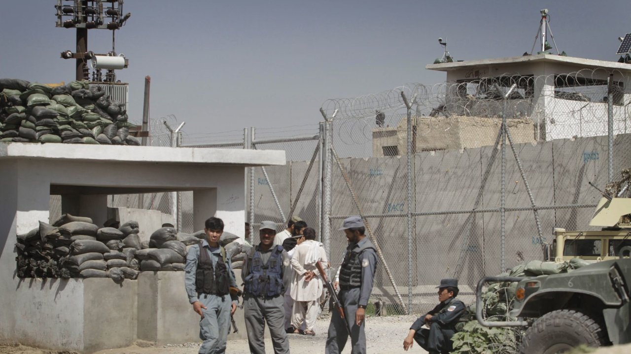 Stovky Talibanc uprchly z vzen